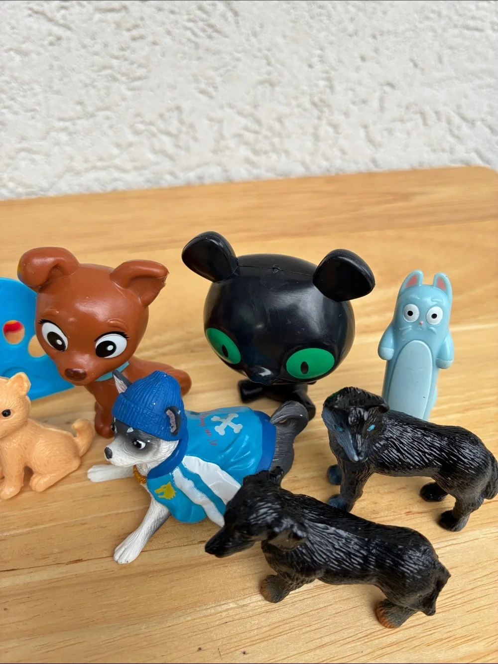 Cats and dogs and stuff! Lot of 17 small plastic!